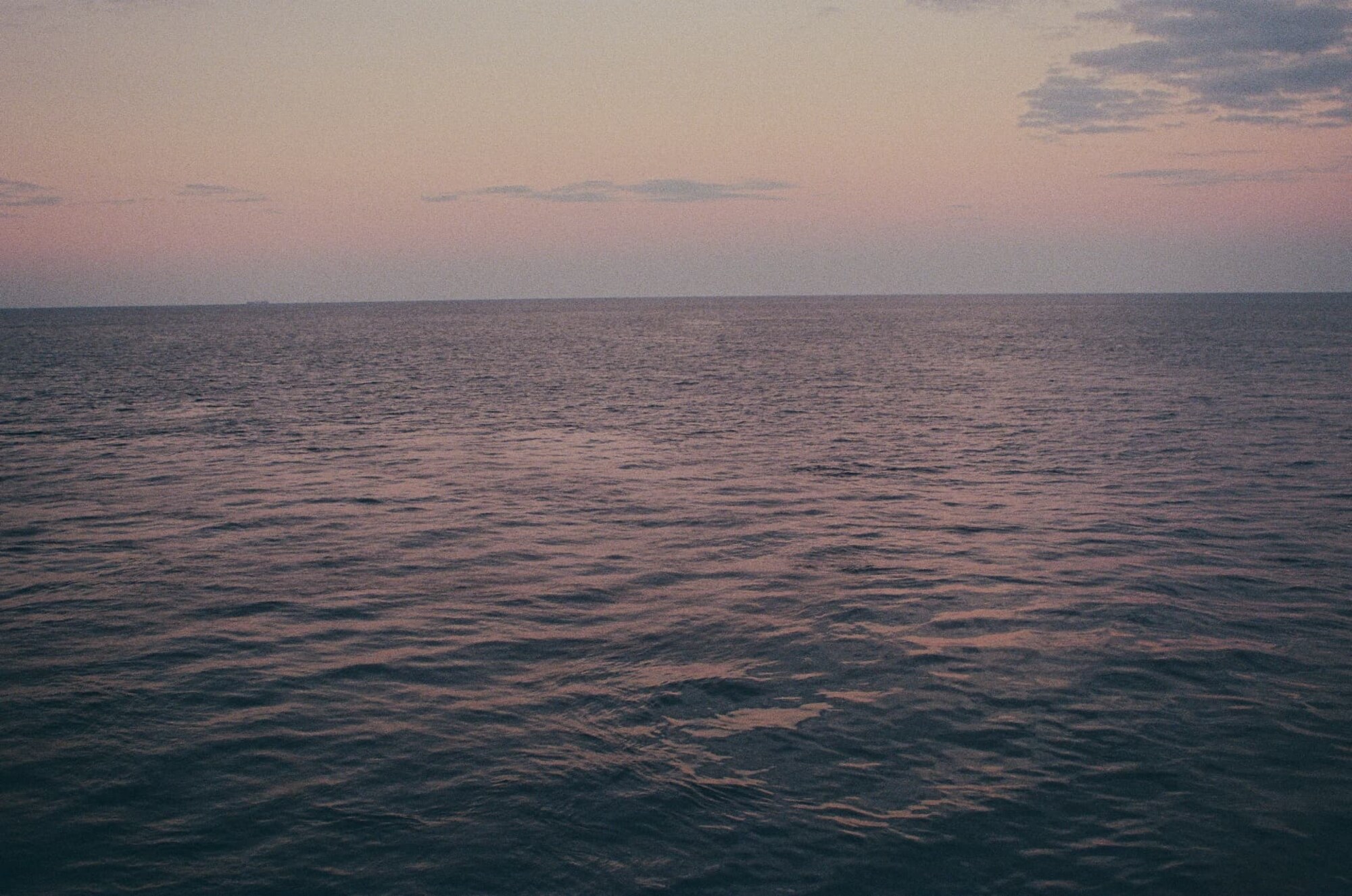 IMG. 07 — Dusk, no land