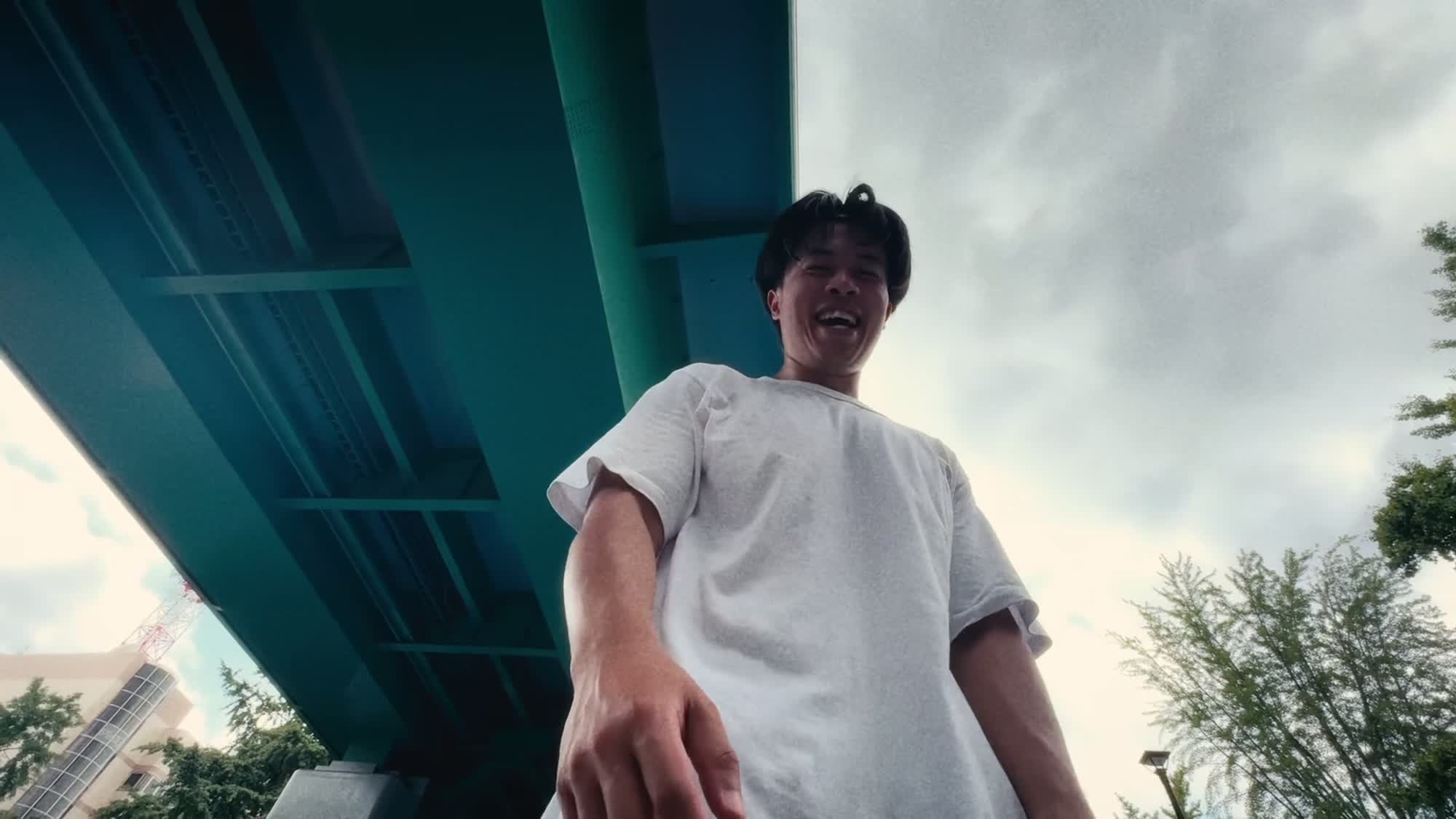 FR. 002 — Under the bridge